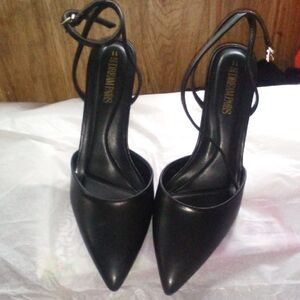 NWOT! Dream Pairs Black Pointed Toe Heels